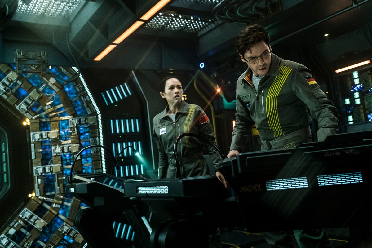 the_cloverfield_paradox_ship_interior_3840.0